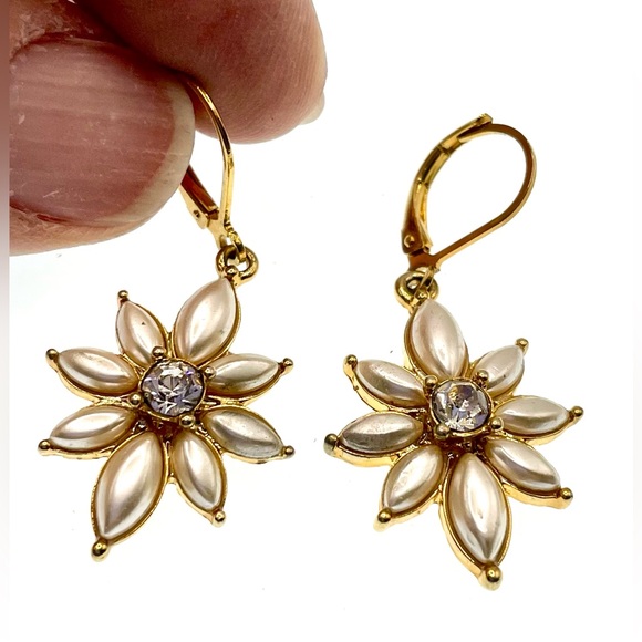 Vintage Signed Joan Rivers Gold Tone Dangle Pierced Earrings Floral Design - Picture 8 of 8